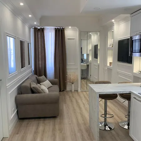 6 Al Apartment *